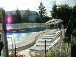 randonnée pédestre, à cheval ou à vtt, parapente, piscine,Hotel bar restaurant deux étoiles Notre Dame des Neiges situé à la féclaz dans le massif des bauges